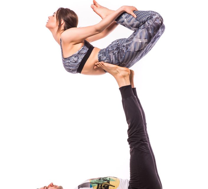 “Corsi di Acroyoga a Forlì: Unisciti alla danza tra equilibrio, fiducia e benessere”